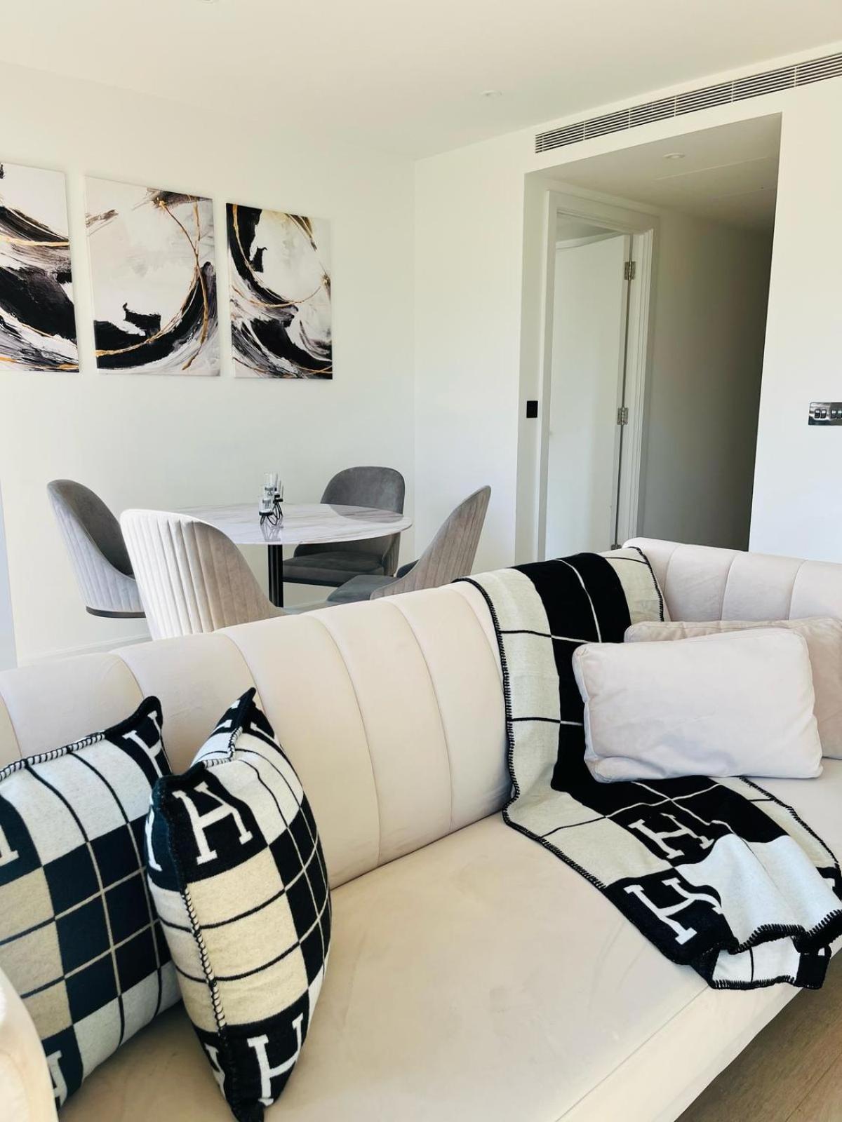 Appartamento Chic Westfield Retreat - Two Bedroom Two Bathroom Luxury In White