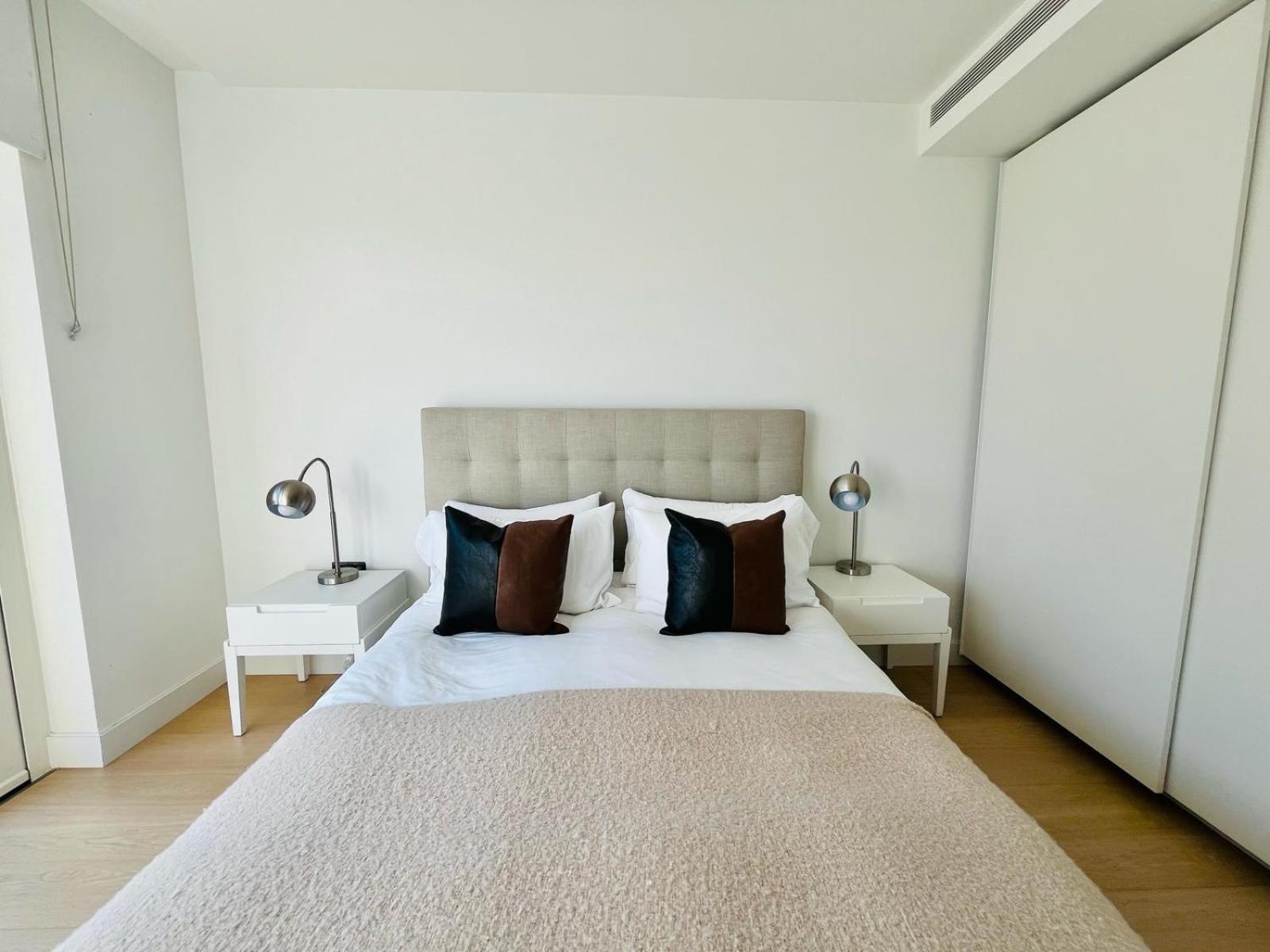 Chic Westfield Retreat - Two Bedroom Two Bathroom Luxury In White Appartamento Londra